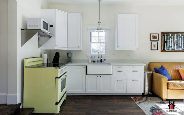 Remodeled 1920s Bungalow & Retro Casita