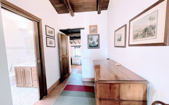 Vicolo - Sleeps 5 With air Con, Wifi, Balcony for Dining and Pool