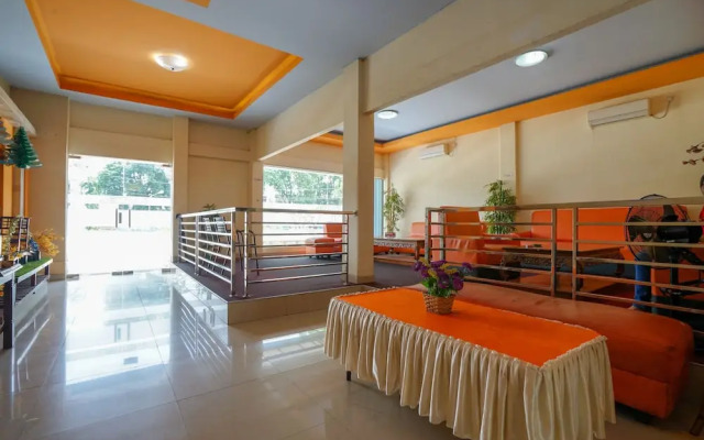 OYO 427 Hotel Galaxy