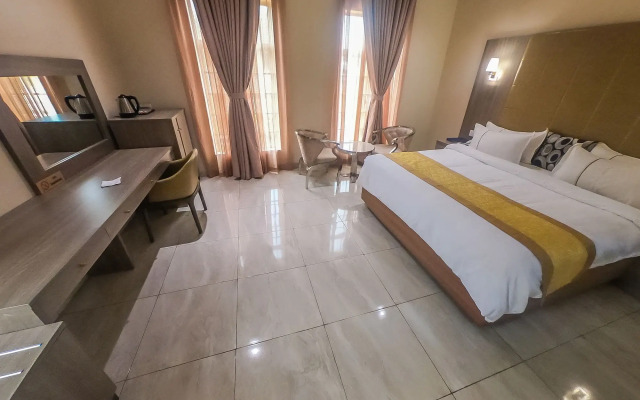 Maxbe Continental Hotel