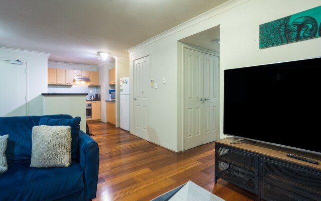 Roomy & Light-filled Apartment, Central Location