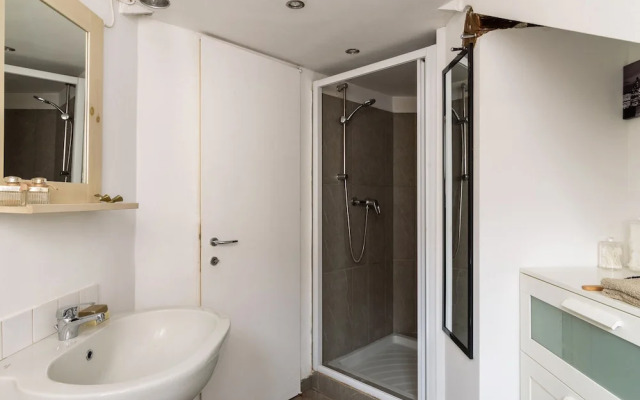 JOIVY Classic Top-Floor Studio By Park