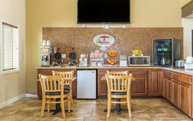 Super 8 Goodyear/Phoenix Area
