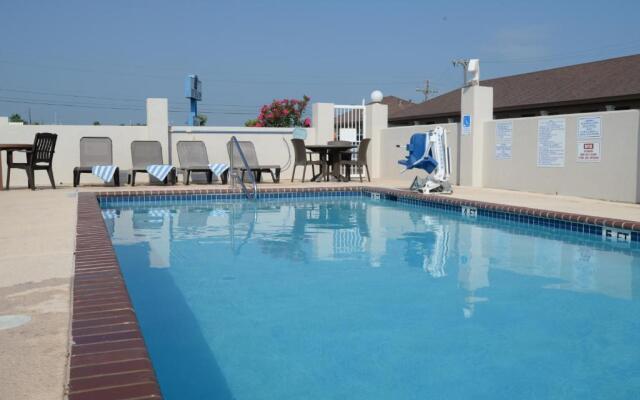 Port Isla Inn