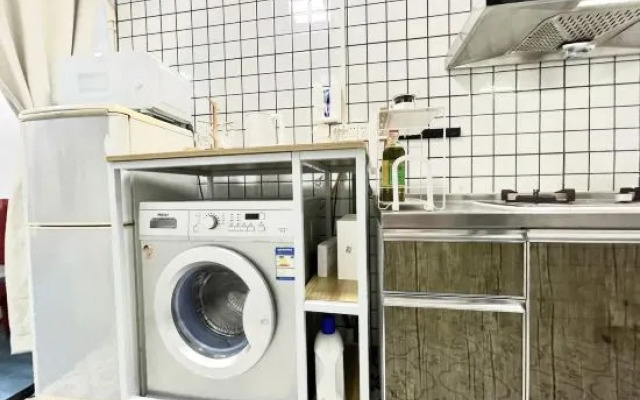 Shanghai Shikumen culture homestay (Guoshun Road)