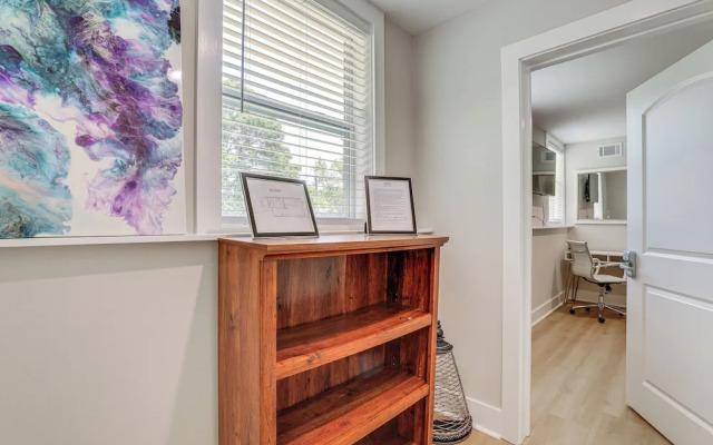 Contemporary Couple's Retreat in Atlanta!