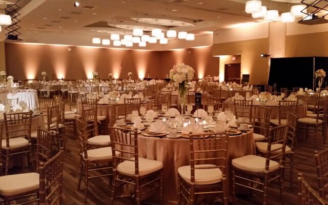 I Hotel And Illinois Conference Center