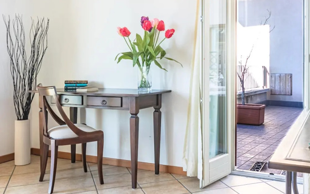 Sunny Varenna Apartment