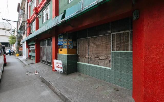 RedDoorz near Pasay Rotonda