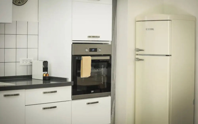 Simple Living in Tel Aviv by Sea N' Rent
