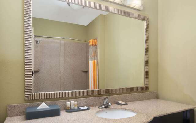 La Quinta Inn & Suites by Wyndham Atlanta-Union City