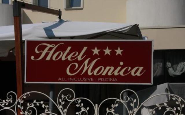 Hotel Monica