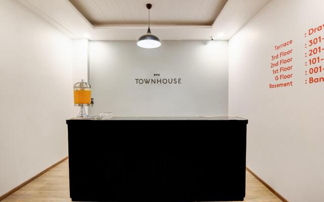 OYO Townhouse 205 Jaipur Airport