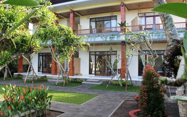 Nyoman Sandi Guest House