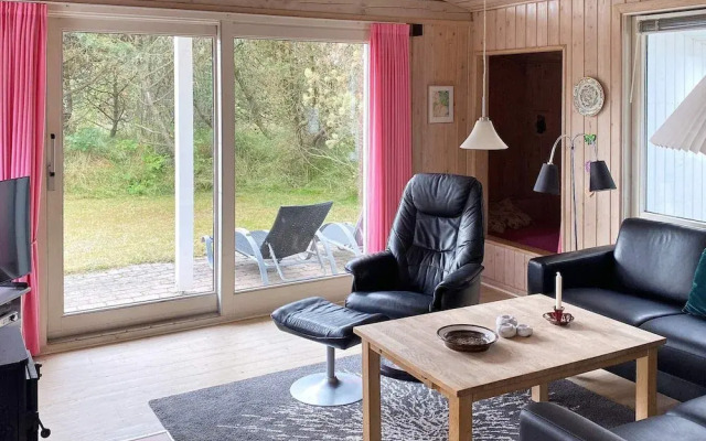 6 Person Holiday Home in Blavand