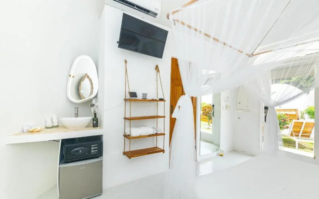 Igloo Beach Lodge