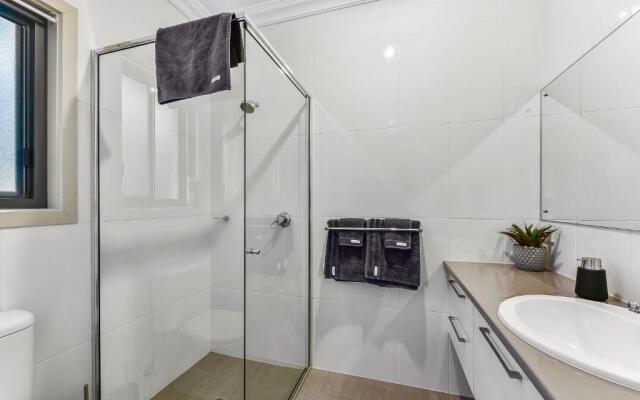 Accommodation on Lansell 2