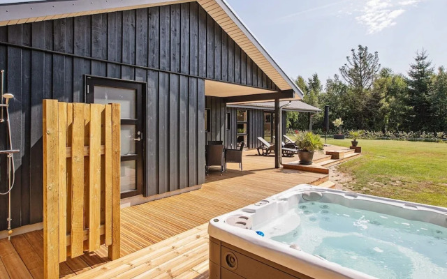 8 Person Holiday Home in Vaeggerlose