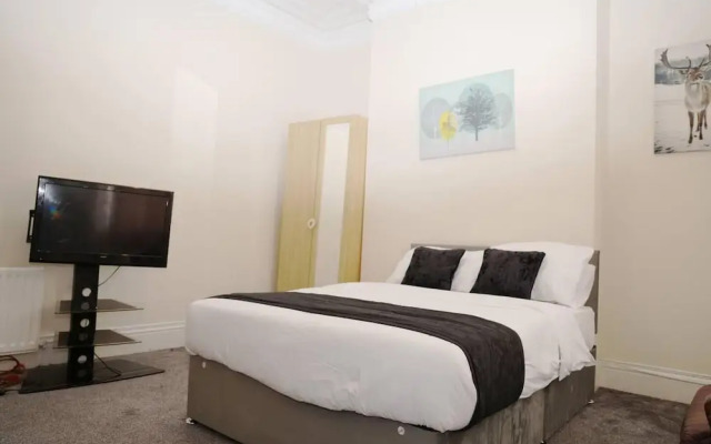 Stunning 5-bed House in Newcastle Upon Tyne