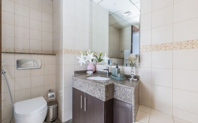 1BR Tranquil Space With Incredible Marina Views!