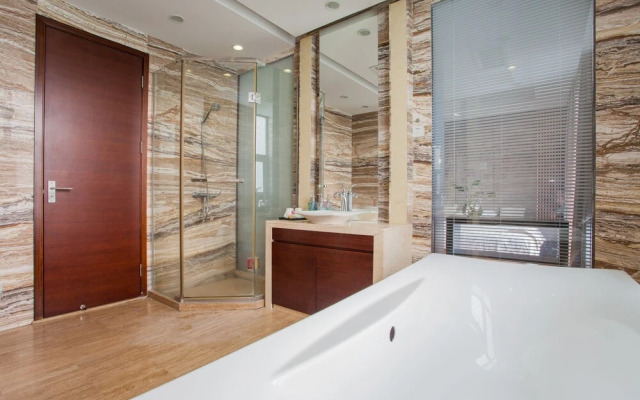Deluxe Villa in Mingyue Mountain and Stream