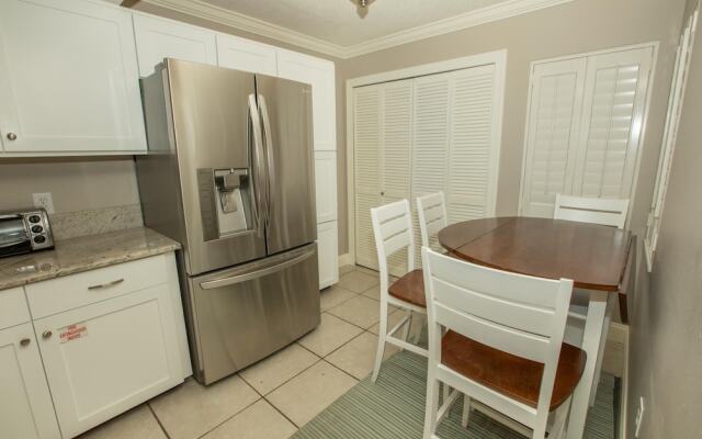 Inlet Reef 403 2 Bedroom Condo by RedAwning