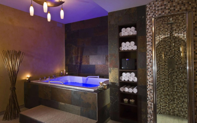 LOEV - VELA Hotel