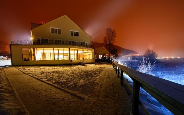 Pik Cherskogo Hotel