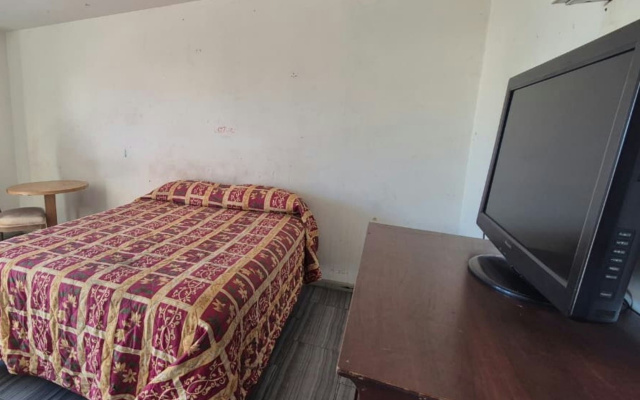 Base Motel By OYO South Tampa