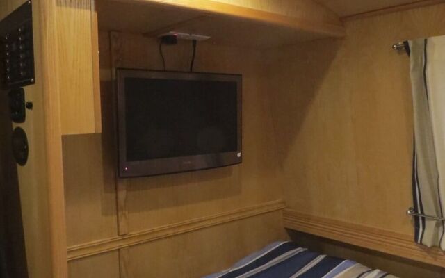 Houseboat Hotels