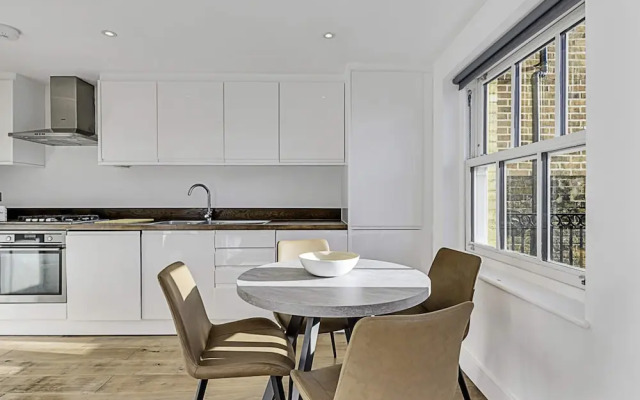 Chic Chiswick Apartment