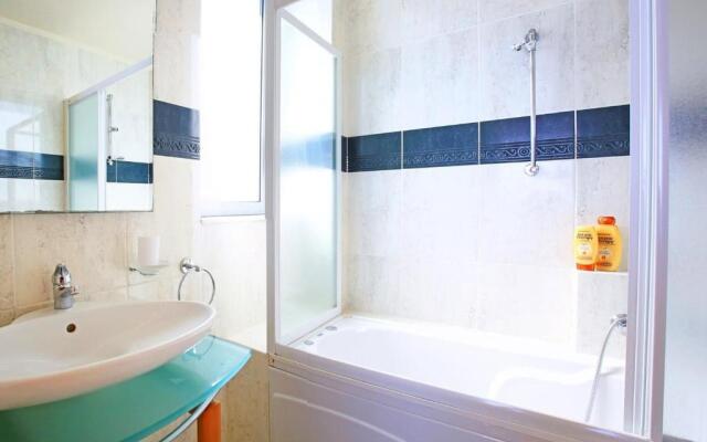 Seafront, 5star Home - 4min Walk To Private Beach