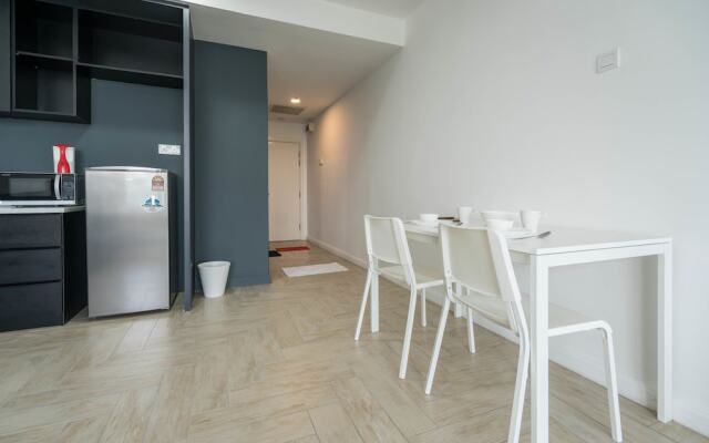 OYO Home 43951 Fair  Studio Empire City Marriot