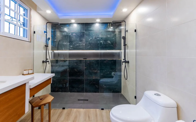 Unique & Spacious 2bdrs Luxury Condo