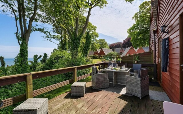 The Lookout, Sunny Beach Retreat, Sleeps 5 Guests