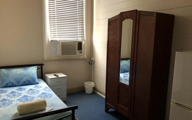 Royal Private Hotel – Guest Rooms – Charters Towers