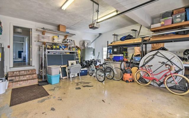 Spacious Chesapeake Home w/ Pool Table!