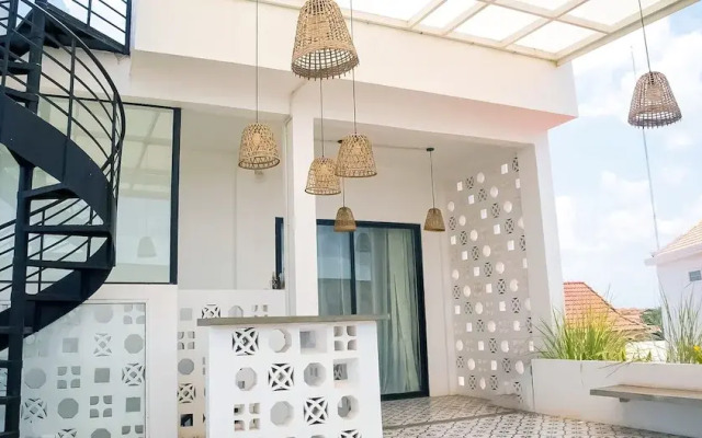 Central Modern Private Villa by La San