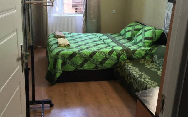 Apartment on Arutin Saiatnova