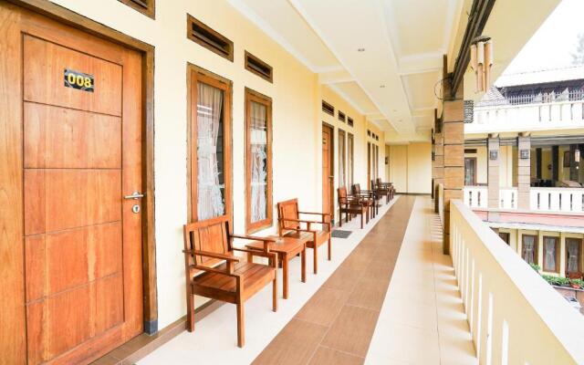OYO 1080 Sm Bromo Hotel