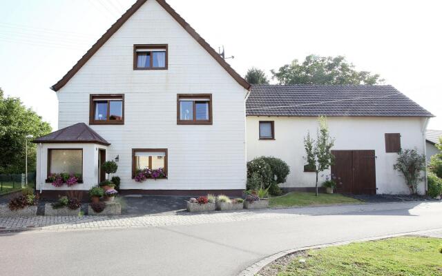 Apartment With Terrace and Pool in the Garden