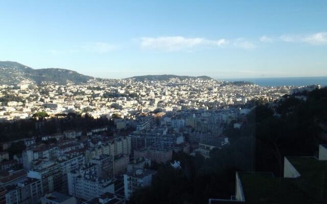 Appartement vue panoramique avec piscine pour 6 personnes à Nice quartier Pessicart