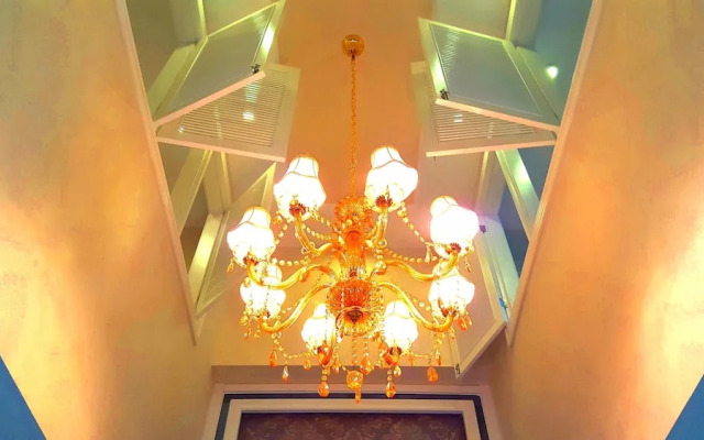 Railway Station Splendid Elegant Apartment