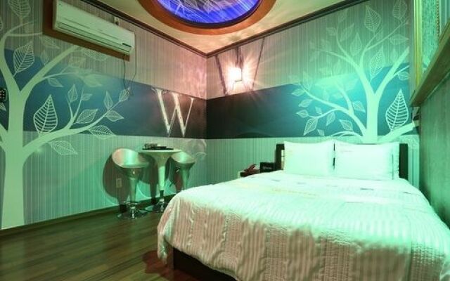 W Motel