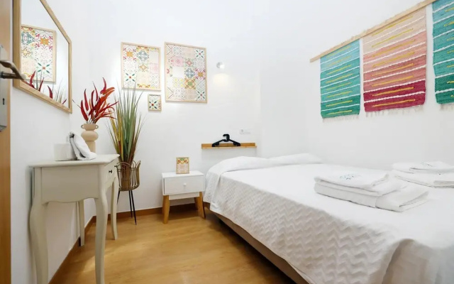 Z 02 - Bedroom 2 in Gil Vicente Guest Rooms