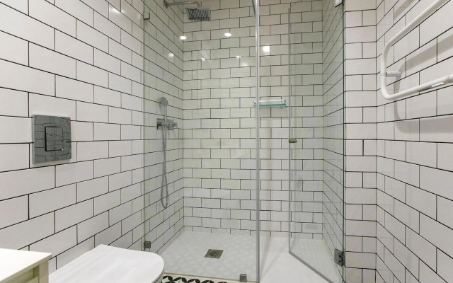 LovelyStay - 2BR Flat with AC in Duque de Loulé