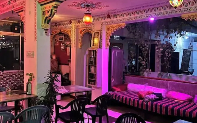Nukkad Guest House Near City Palace Udaipur