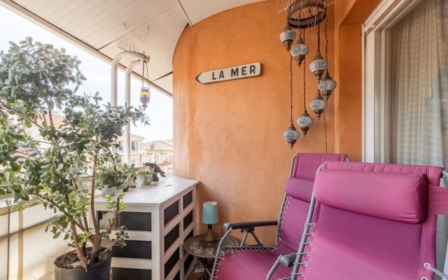 Elegant Holiday Home in Nice with Balcony