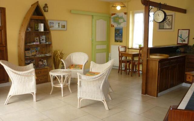 Hôtel Les Voisins Beaucemaine