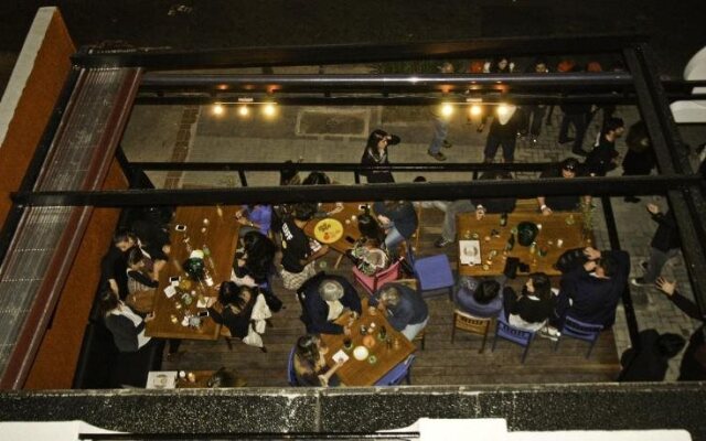 Bee.W Hostel Bar
